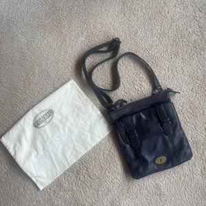FOSSIL-- navy crossody bag